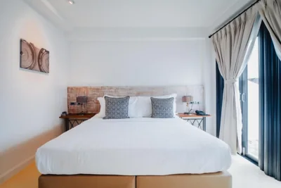 디럭스 더블룸(발코니) — Xinlor House - Phuket Old Town